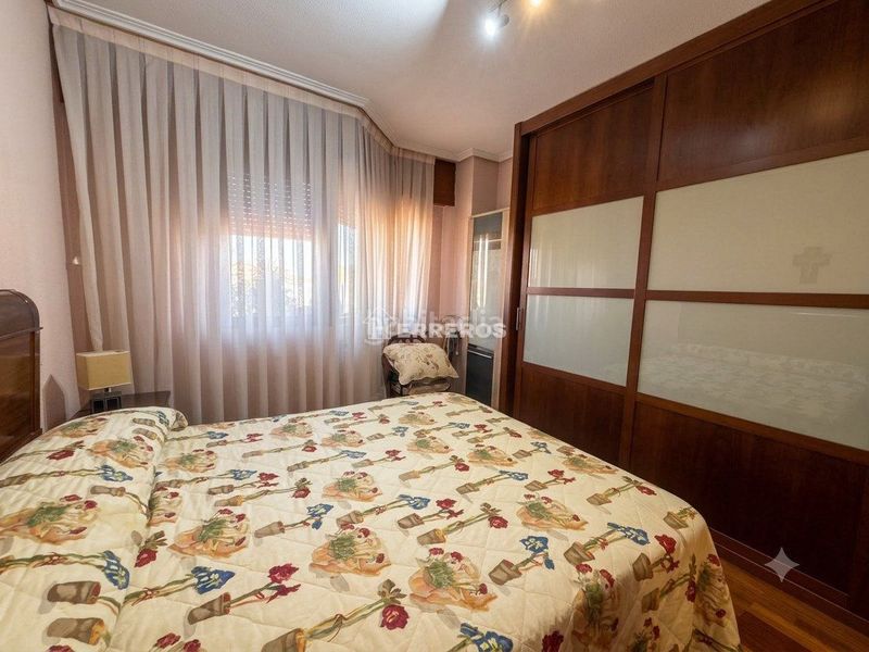 Foto c6495c91-3471-4563-87f4-c21aa7a6bb72. Flat with heating parking in Gran Via Logroño