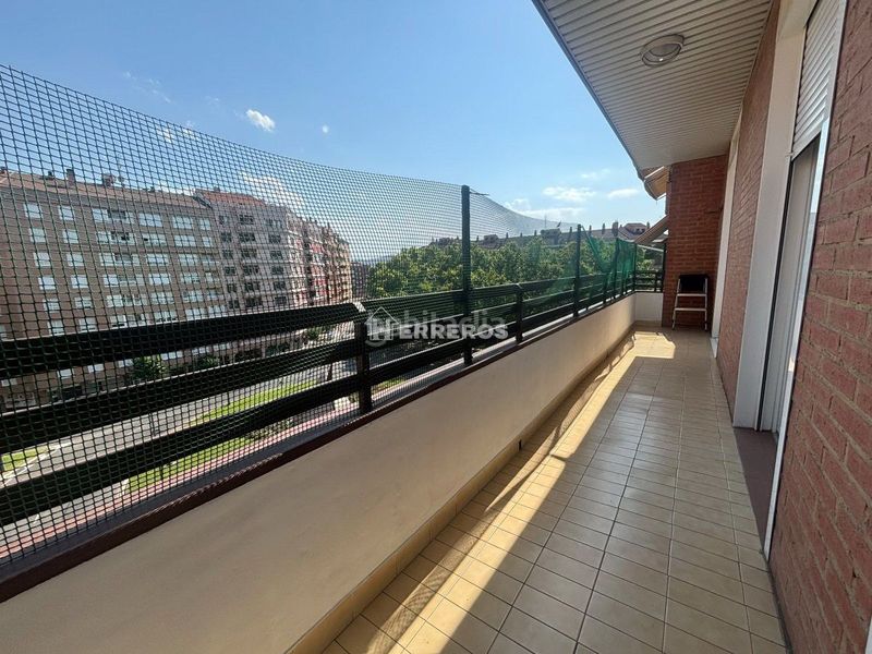 Foto ed3d7269-04f9-480b-b6ed-264e4b587115. Pis amb calefacció aparcament a Juzgados Logroño
