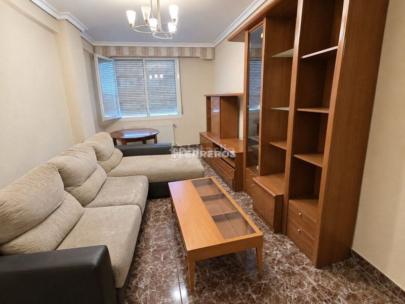 Foto e8b0512f-bad6-4d0b-b1f2-5b3ad164d5cd. Flat with heating in San Millán - Ayuntamiento Logroño