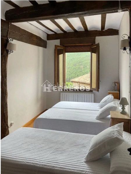 Foto 6869fa44-44e4-411b-904d-c4bebb02f7ce. Casa amb calefacció a Villoslada de Cameros