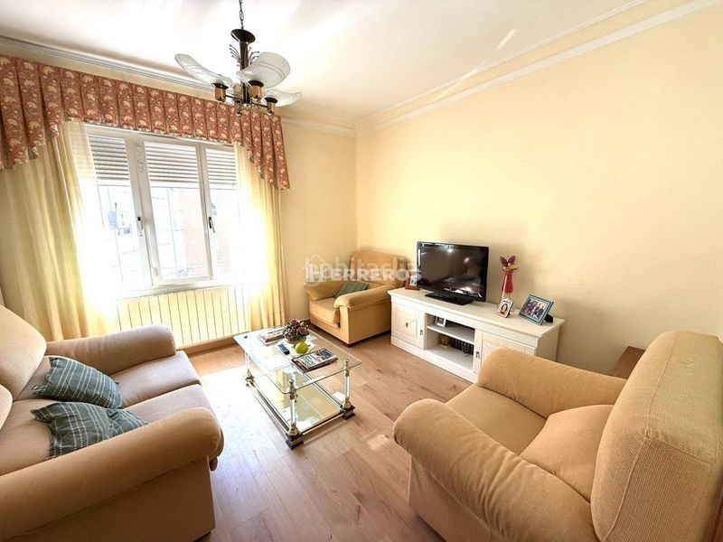 Foto 1e3a051b-2e9b-4903-b39d-d86d1febcdb3. Flat with heating in Oeste Logroño