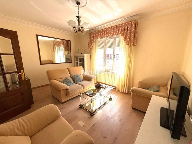 Foto 53dc5b95-dce6-48bb-be42-eba8ef0b4683. Flat with heating in Oeste Logroño