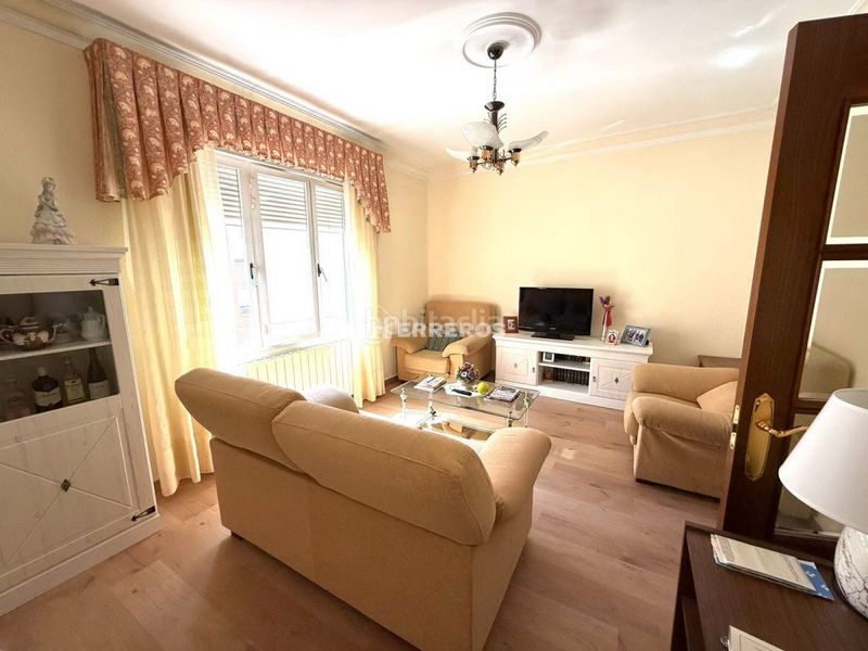 Foto 57d92f4d-e213-4f89-b5d4-f1c89d8a72a9. Flat with heating in Oeste Logroño