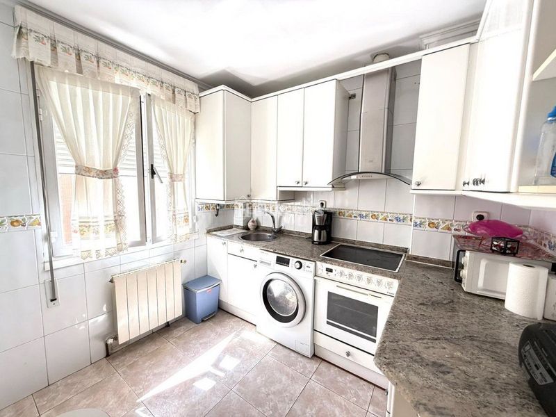 Foto ba2fdd8a-a2ca-4714-ad5f-5caca797d78d. Flat with heating in Oeste Logroño