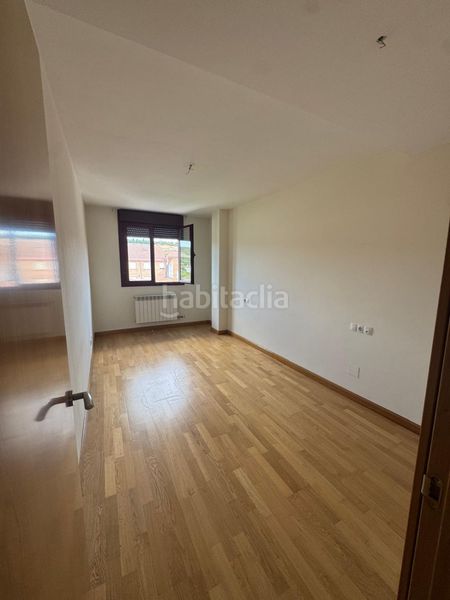 Foto b4174fb0-3e6e-43d0-8469-9c803f10ebf7. Pis amb calefacció aparcament a Alberite