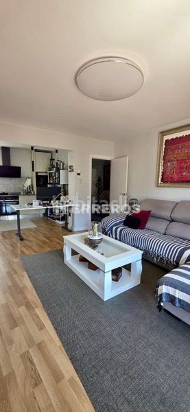 Foto 6a7a1c83-b39c-413e-9ec7-c35861808600. Flat with heating in Oeste Logroño