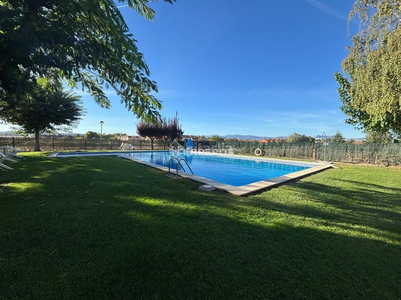 Foto 17fdfe7f-0bb9-4b90-a9ed-3948fd1a7261. Casa adossada amb calefacció aparcament piscina a Logroño
