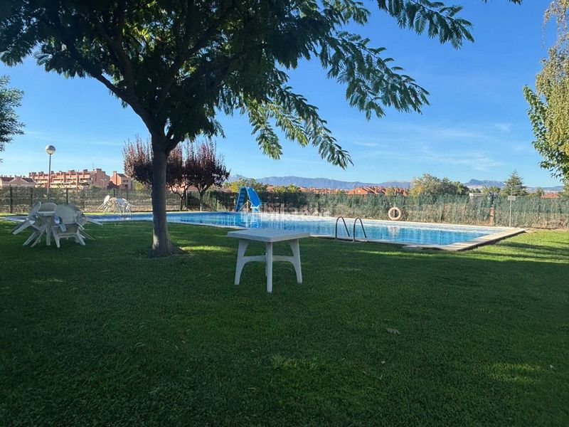 Foto 26363a2c-babc-49e7-ac2f-8a68dd304de4. Casa adossada amb calefacció aparcament piscina a Logroño