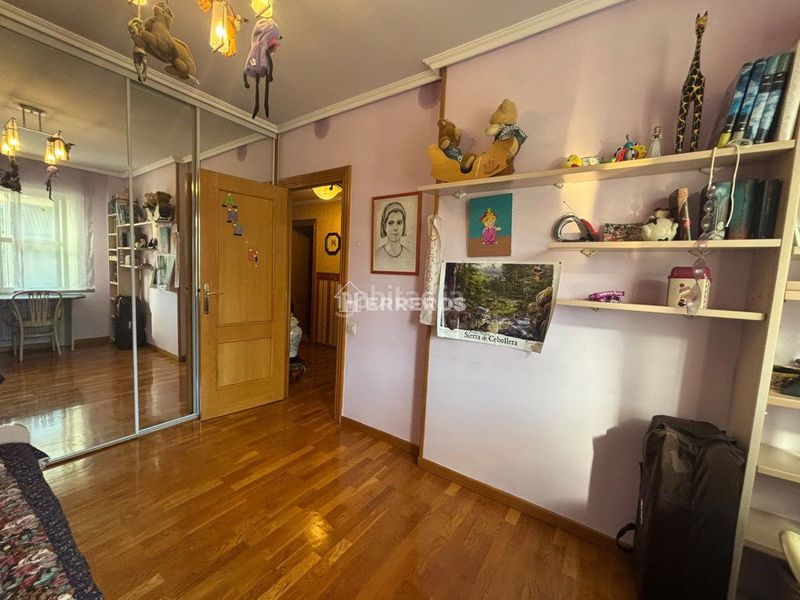 Foto 3a40a0dd-f3be-4714-8d03-25a7cf2e3607. Casa adossada amb calefacció aparcament piscina a Logroño