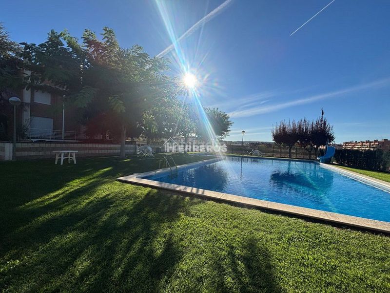 Foto 52a38a94-498c-4227-9c99-1c4201812be6. Casa adossada amb calefacció aparcament piscina a Logroño
