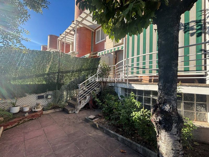 Foto 90d85415-7a2f-4267-b1b7-9d7b7bf5622e. Casa adossada amb calefacció aparcament piscina a Logroño