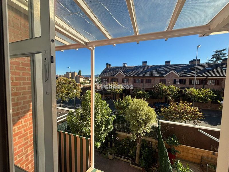 Foto 90ee80ef-2507-4b62-b888-da7088e31ff8. Casa adossada amb calefacció aparcament piscina a Logroño