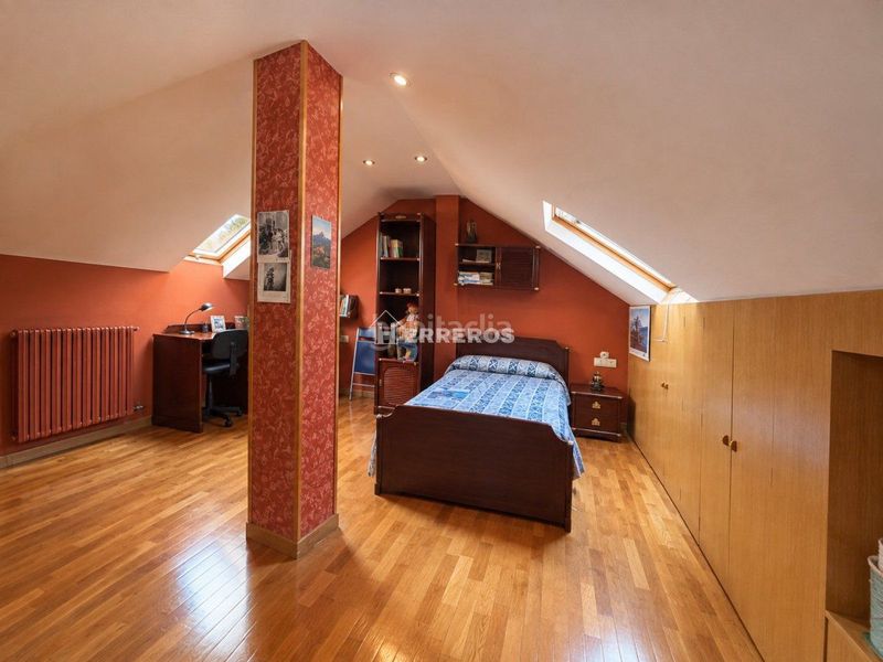 Foto a04532c7-5791-455c-9271-7f1287e98986. Casa adossada amb calefacció aparcament piscina a Logroño