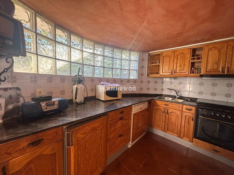 Foto a4ec0a52-22a0-425f-a5a4-a1114061d91f. Casa adossada amb calefacció aparcament piscina a Logroño