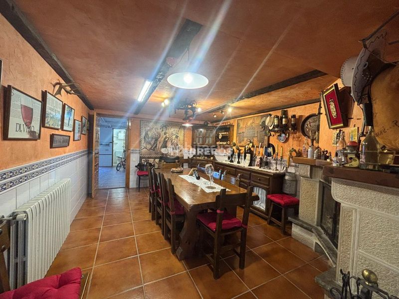 Foto c49ad213-3e90-4910-90f5-449a2f00c8de. Casa adossada amb calefacció aparcament piscina a Logroño