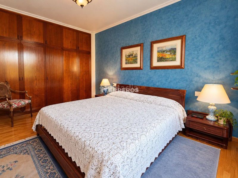 Foto e450e758-bac9-4a4c-ae5e-fba0eb1e08b0. Casa adossada amb calefacció aparcament piscina a Logroño