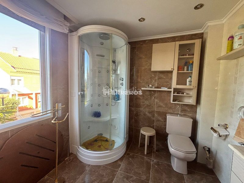 Foto f5fd2a6a-f395-431f-bcaf-a2d707ce0327. Casa adossada amb calefacció aparcament piscina a Logroño
