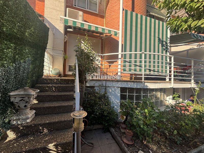 Foto f65e72c5-e2d2-4ab6-abcd-fc32cf41a48d. Casa adossada amb calefacció aparcament piscina a Logroño