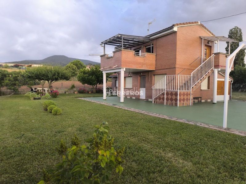 Foto a7dfbbea-ed45-4c30-807b-d9ff79654628. Xalet amb calefacció aparcament a Sorzano