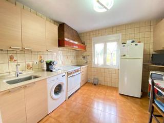 Pis  Diseminado rural barreiatua. Vivienda de tres habitaciones, baño, cocina y sala. dispone de h