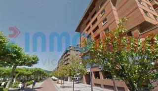Aparcament cotxe a Beasain. Raya de garaje en el edificio etxeubi de beasain, avenida de nav