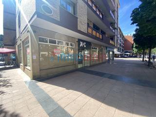 Local commercial en Beasain. Espectacular local comercial con fachada recin renovada en plen