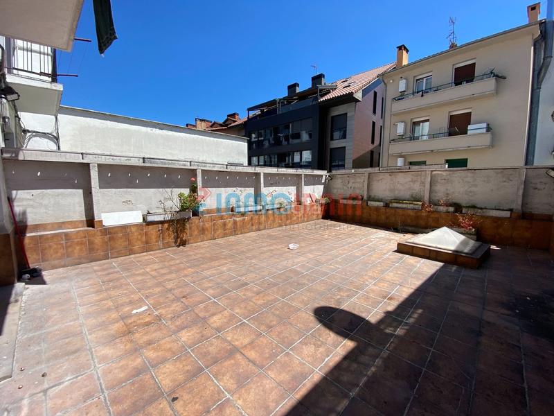 Foto b9afcd5d-f7bf-4264-af5f-77a2acbe00f1. Location local commercial dans Beasain