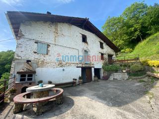 Casa  Garin auzoa. Gran caserio adosado en beasain, garin auzoa