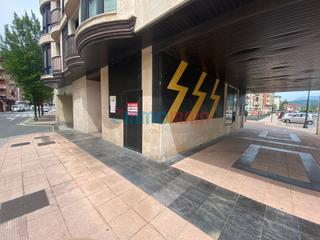 Location Local commercial  Mendeurren kalea. Local en mendeurren