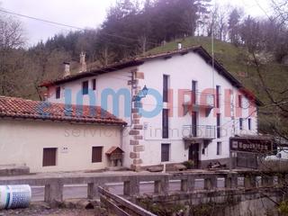 Casa  Ikaitzalde auzoa. Caserio en zegama