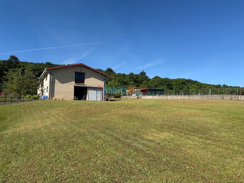 Foto 3d550cdf-07cf-4b66-bd24-713b021c913f. Industrial building in soroen bidea in Altsasu / Alsasua