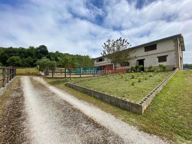 Foto da0be425-3208-4859-852c-fc68ce9ff7e1. Industrial building in soroen bidea in Altsasu / Alsasua