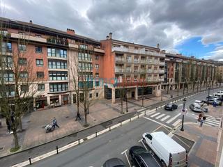 Pis  Nafarroa etorbidea. Espaciosa vivienda en avenida de navarra, zona privilegiada de b