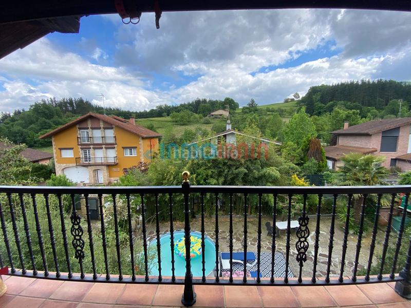 Foto af5f4291-b4d8-4a89-ae23-c2346a27a1bb. Casa gran villa en Mutiloa