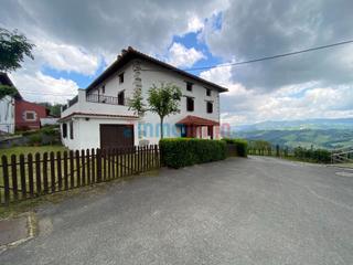 Casa  Gaintza sakabanatua. Amplio caserío en el corazón de gaintza con terrenos anexos