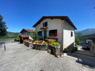 Casa  Andra mari zeruratzearen enparantza. Casa independiente con espectaculares vistas y entorno privilegi