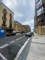 Parking voiture  Salamanca pasealekua. Raya de garaje en paseo salamanca