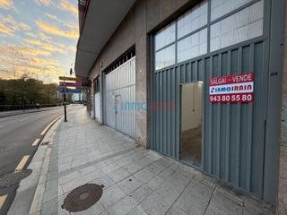 Locale commerciale  Zazpiturrieta kalea. Local diáfano de 40 m en ubicación estratégica  beasain goierri,