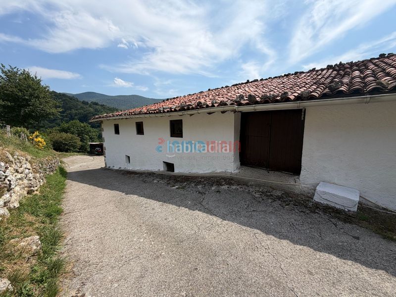 Foto b3597fe2-0b75-41b8-a52e-cdbaa150962c. Casa amb calefacció a Ataun