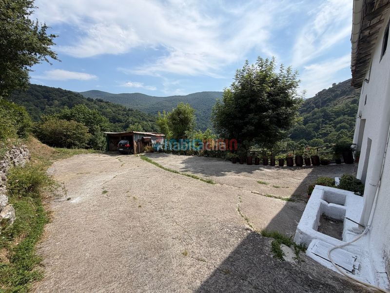 Foto f25e8c16-9b93-47ae-8f74-14917599f1cf. Casa amb calefacció a Ataun