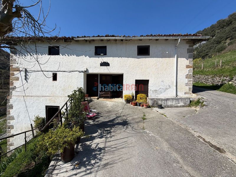 Foto f9b56592-5efa-4798-8e49-f3087dd3ad8e. Casa amb calefacció a Ataun