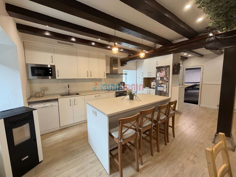 Foto 5e4d642d-98d5-4513-8d80-cf580d622285. Casa amb calefacció piscina a Ataun