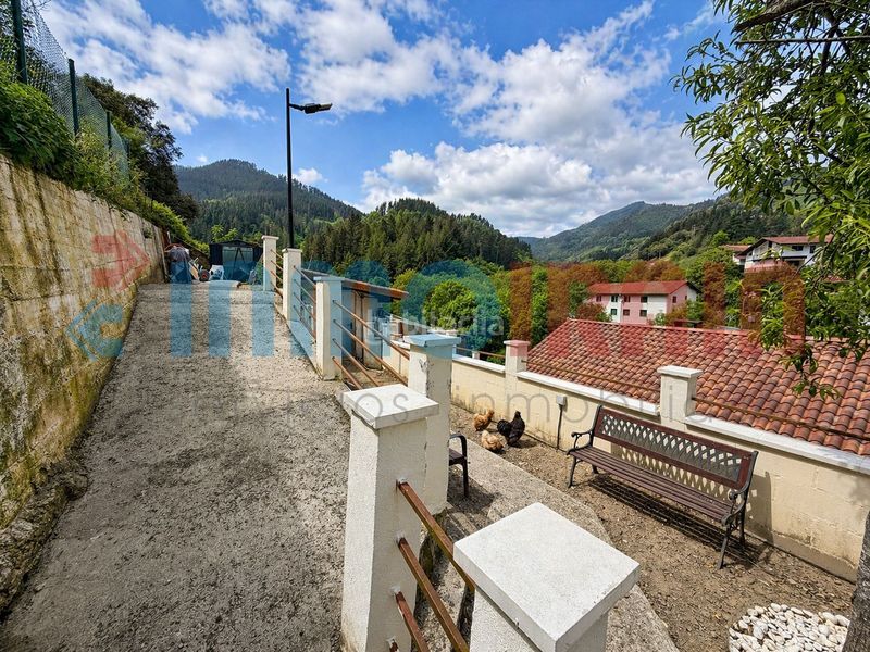 Foto 9cf2d165-91c5-4f5b-bd88-75f507a59adf. Casa amb calefacció piscina a Ataun