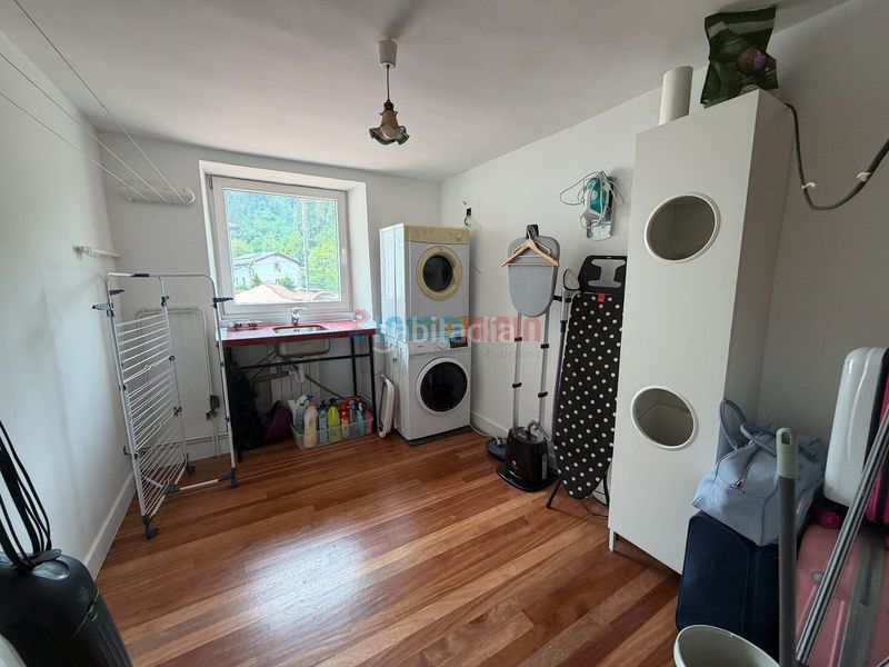 Foto ef333b43-e904-49d7-8739-41955ddfeb2a. Casa amb calefacció piscina a Ataun