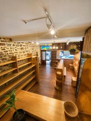 Local Comercial  Etxague jenerala kalea. Parte vieja local con salida de humos y licencia de hosteleria.