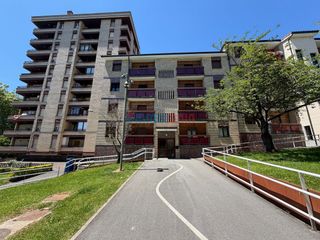 Piso  Errekarte kalea. Exclusiva inmoirain  vivienda con dos balcones junto al conjunto