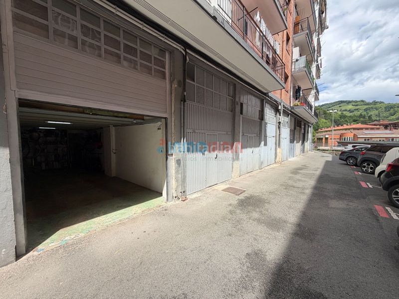 Foto d2f3ce66-cc7a-4533-a4cd-ab42f4bc00c3. Aparcament cotxe a Beasain