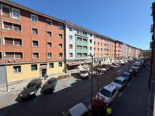 Pis  Oriamendi kalea. Exclusiva inmoirain  vivienda con ascensor, doble balcón y ubica