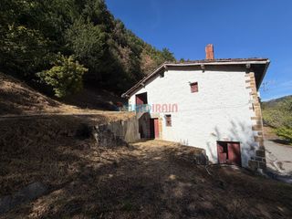 Haus  Ondaraldea auzoa. Exclusiva inmoirain  goikoetxalde baserria con 2,1 hectáreas en