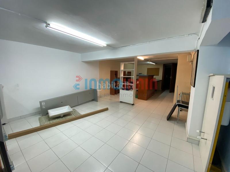 Foto 5b6d8487-de5a-428f-b405-fea6ecda6fac. Local comercial local en plena avenida de navarra . ideal para emprender tu negocio en una ubicación estratégica. en Beasain